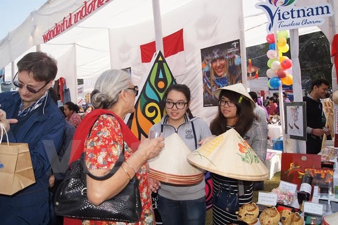 Вьетнам принял участие в международной благотворительной ярмарке в Индии - ảnh 1